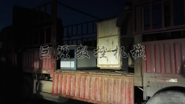 全自動泡沫切割機-發貨